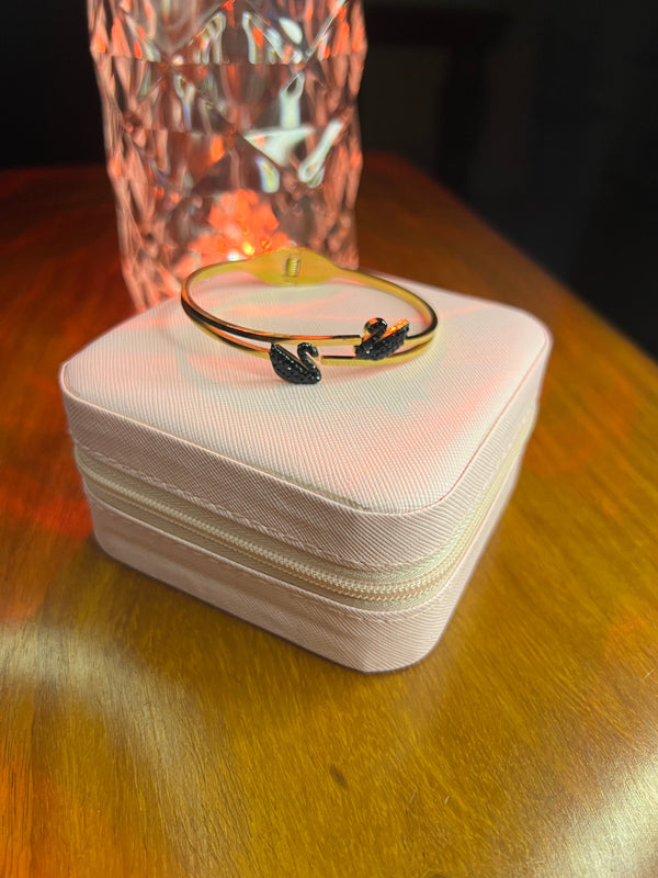 Single Swan Bracelet (Gold)